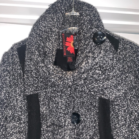 Beautiful wool coat - Picture 3 of 5